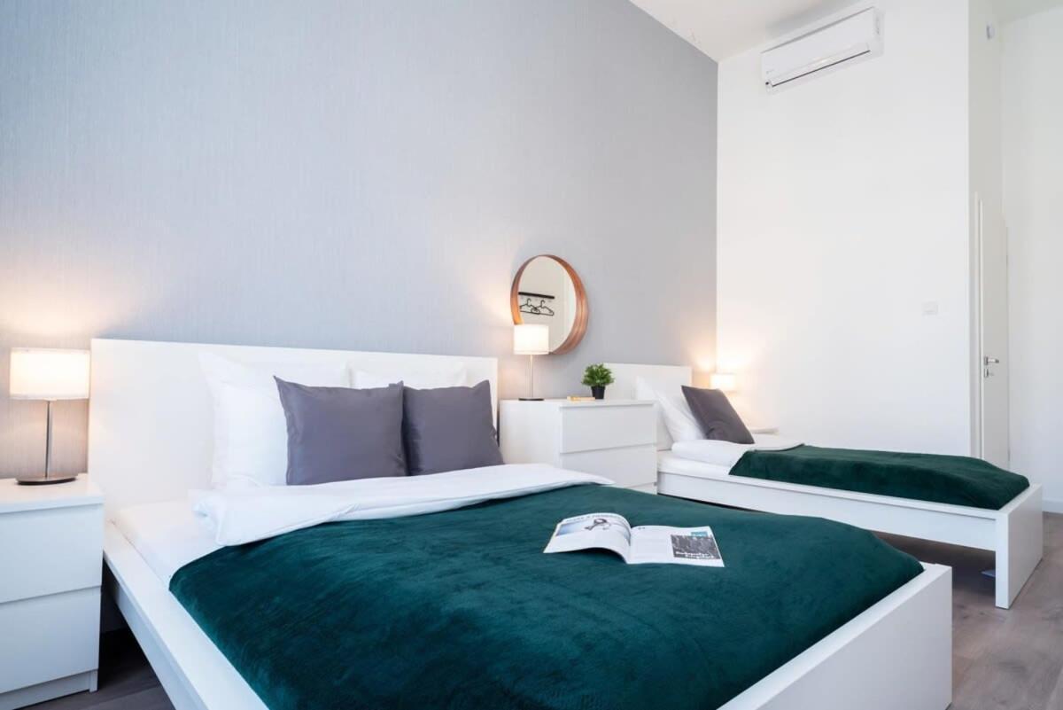 Large Apartment At Perfect Central Location Budapest Exterior foto