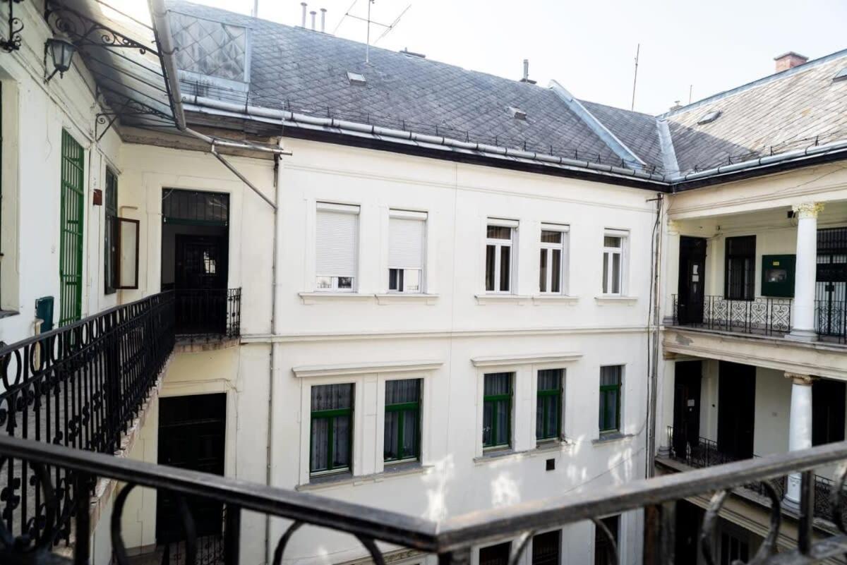 Large Apartment At Perfect Central Location Budapest Exterior foto