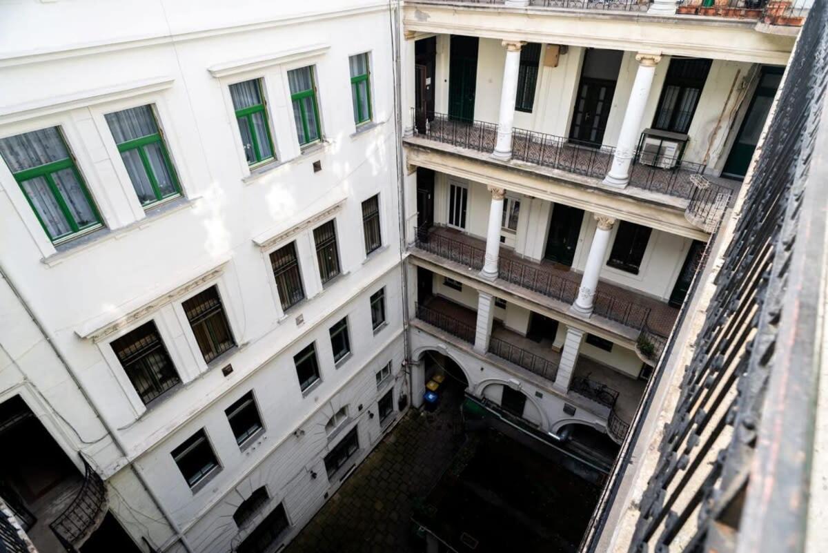 Large Apartment At Perfect Central Location Budapest Exterior foto